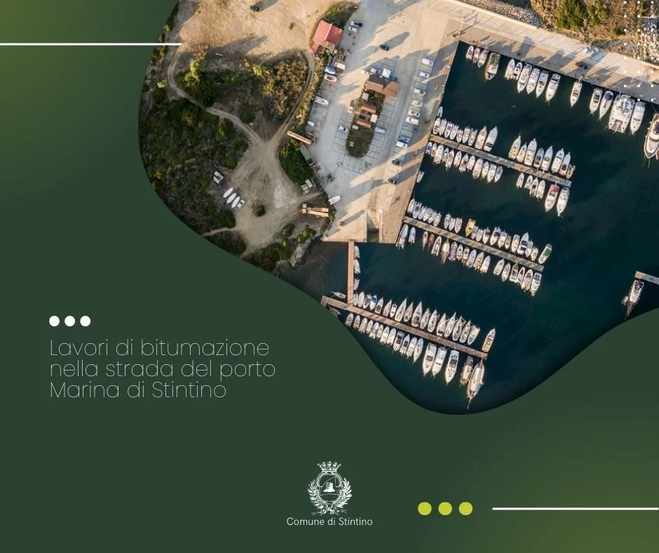 Lavori di bitumazione nella strada del Porto Marina di Stintino